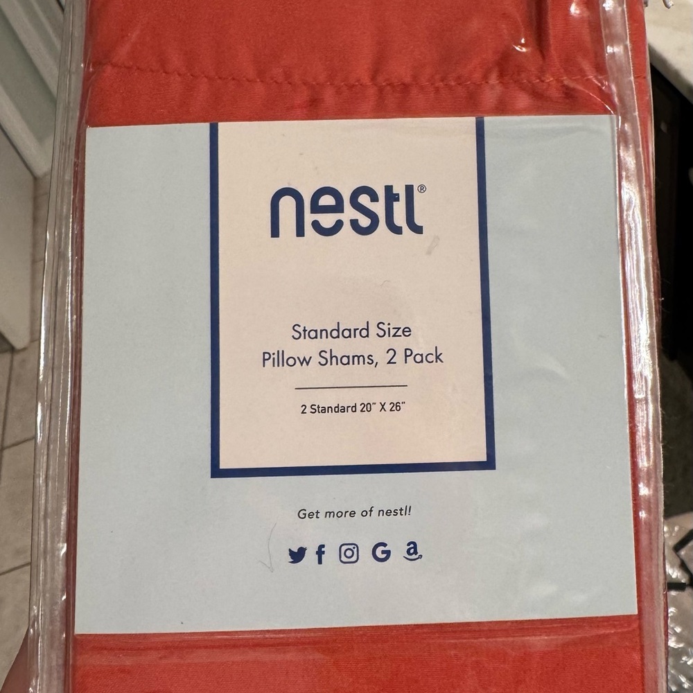 King coastal quilt set nwt and nwt extra pillow cases - Picture 6 of 8